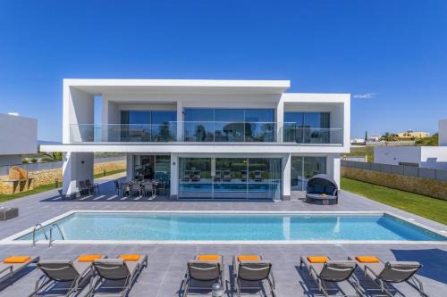 Castelo Villa | Villa Casa Magnolia by Villa Plus