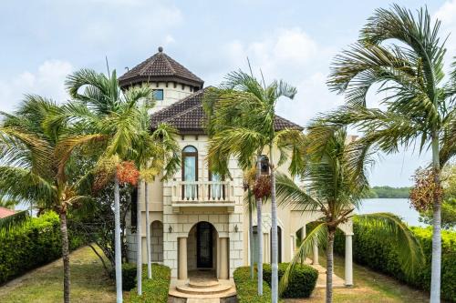 Placencia Haus | Villa Castello- Water Views & Resort Amenities