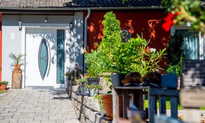 Klingenberg am Main Haus | Villa Croatia & Restaurant Adria