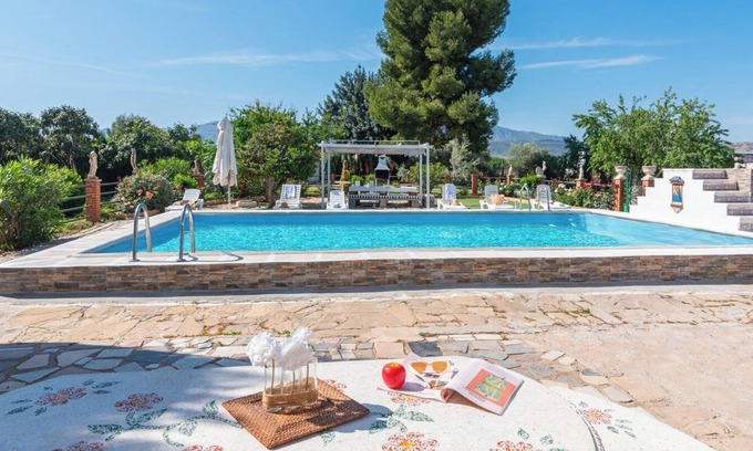 Antequera Villa | Villa Cuqui Antequera by Ruralidays