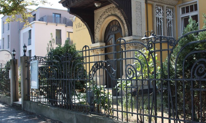 Seevorstadt-Ost/Grosser Garten Hotel | Villa de Baron