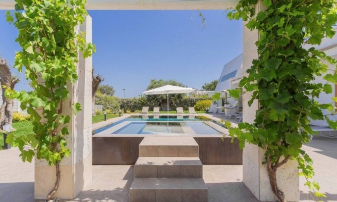 Polignano a Mare Villa | Villa Dolce Vita | 3 Bedrooms | Spacious Garden with Private Pool, Hot Tub, Sauna and BBQ | Polignano a Mare