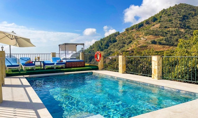 Nerja Villa | Villa el Nacimiento Nerja