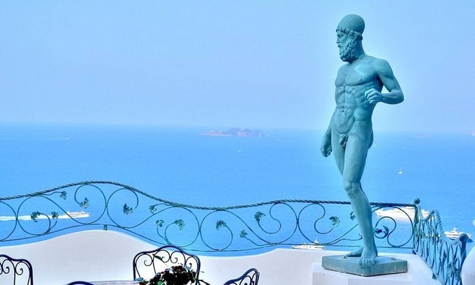 Laurito Villa | Villa Estia: A charming and bright villa built sheer above the sea, with Free WI-FI.