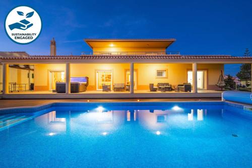 Lagoa e Carvoeiro Villa | Villa Golden Bay by Algarve Vacation