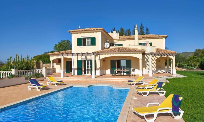 Ariolos Villa | Villa Gomes - Drei Schlafzimmer Villa, Schläft 6