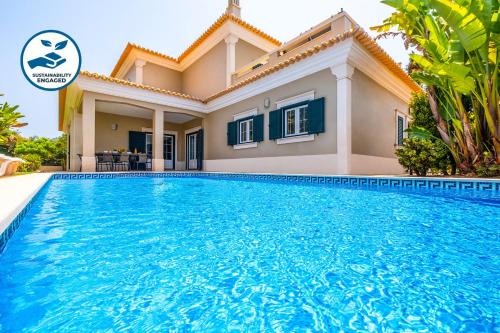 Correeira Villa | Villa Hawaii by Algarve Vacation