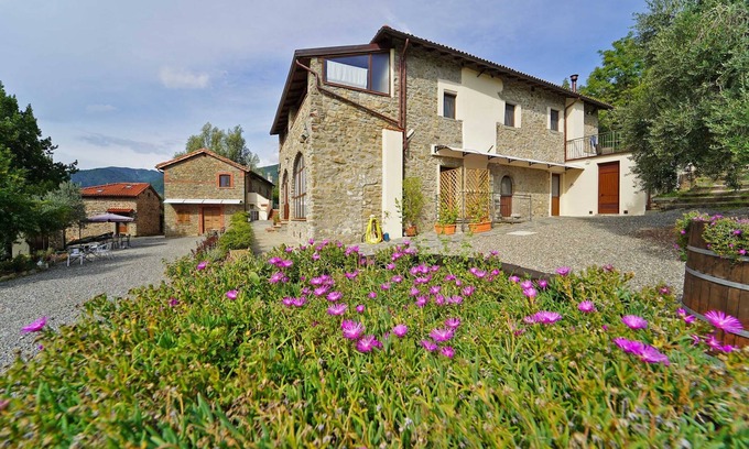Pontremoli Villa | VILLA ILENIA 24pax, Restaurant, großer Pool, kostenloses WLAN, in der Nähe der Cinque Terre
