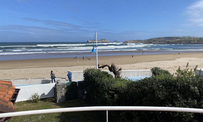 Suances Haus | Villa in first line of beach with spectacular views.