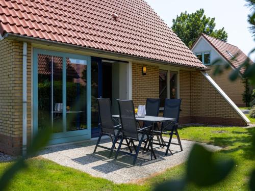 Andijk Haus | Villa in Netherlands with Spacious Garden