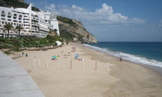 Santiago Villa | EIN HAUS MIT GARTEN IN SESIMBRA, NUR 900M VOM STRAND GELEGEN UND 35 KM VON LISSABON ENTFERNT, MIT MEER- UND SCHLOSSBLICK