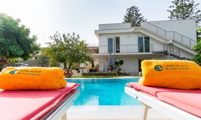 Donnalucata Wohnung | Ferienhaus in Erdgeschossvilla mit Pool und Garten 100 Meter vom Meer entfernt