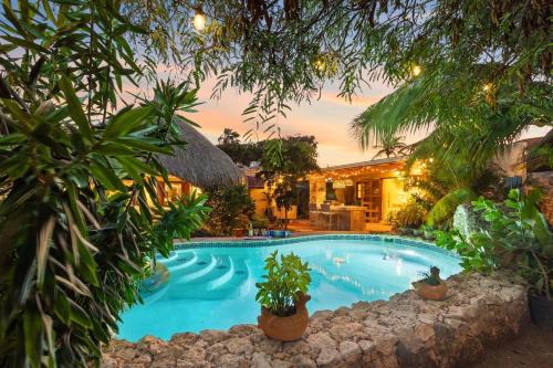 Savaneta Haus | Villa Laurence - Steps To Ocean Bliss By Lucha