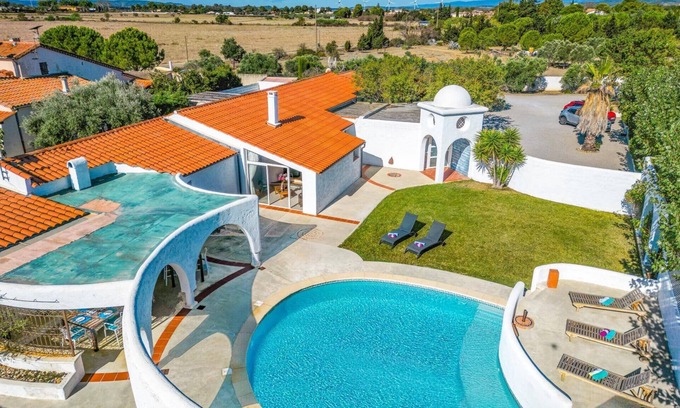 Raissac-d'Aude Villa | Villa Les Arches by Villa Plus