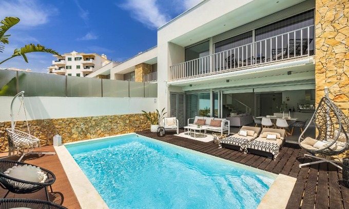 Correeira Villa | Villa Lirio by OCvillas