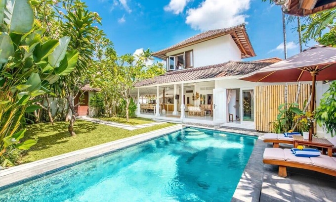 Nakula Villa | Villa London - 4BDR quiet, pool, prime location