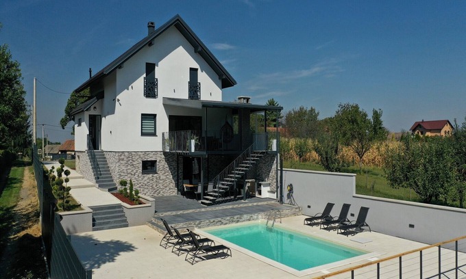 Ludbreg Villa | Villa Luana - Four bedroom Villa with Terrace and swimming pool
