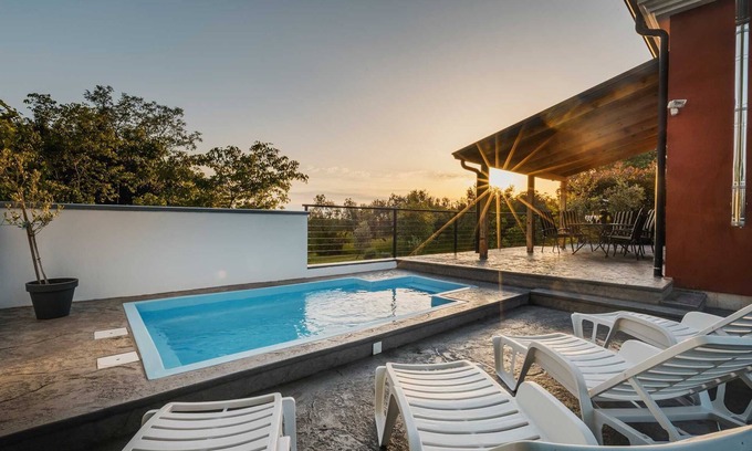 Umag Haus | Villa Lutoma-2 BD Villa für 4 + 1, mit Pool und Spielplatz