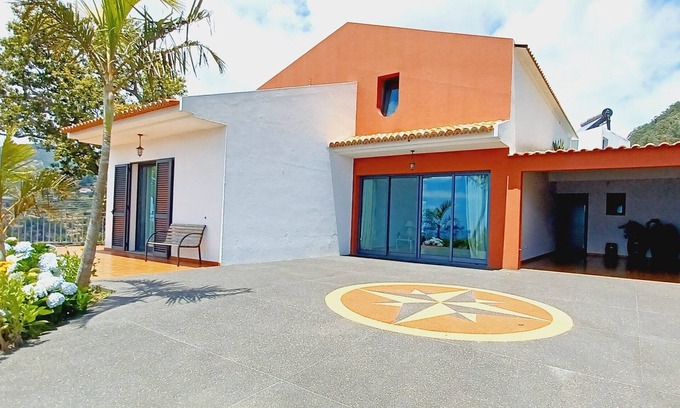 Santa Cruz Villa | Villa Luz - Family House Vacations- Large Private Outdoor Area