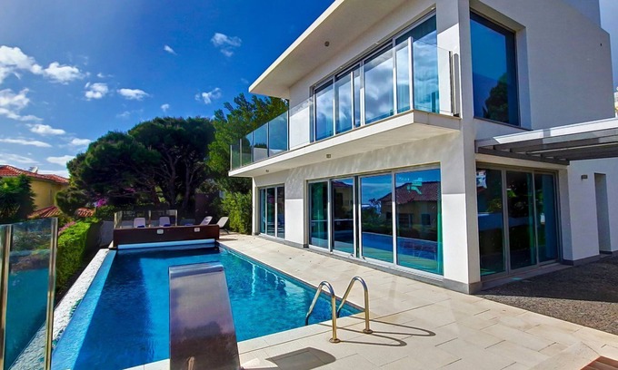 Canico Haus | Villa Madeira by LovelyStay