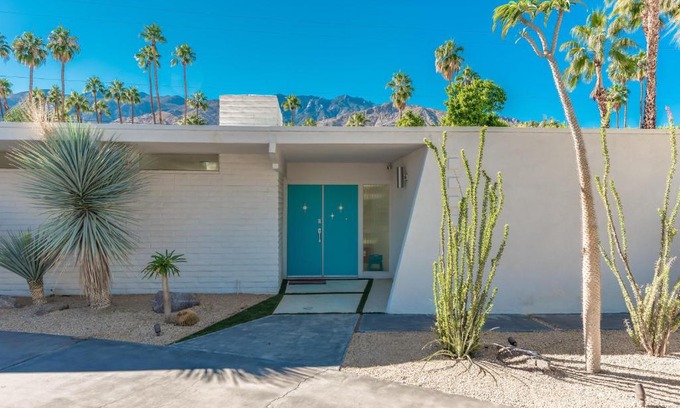 Deepwell Estates Haus | Villa Marcus Your Mid Century Modern Oasis