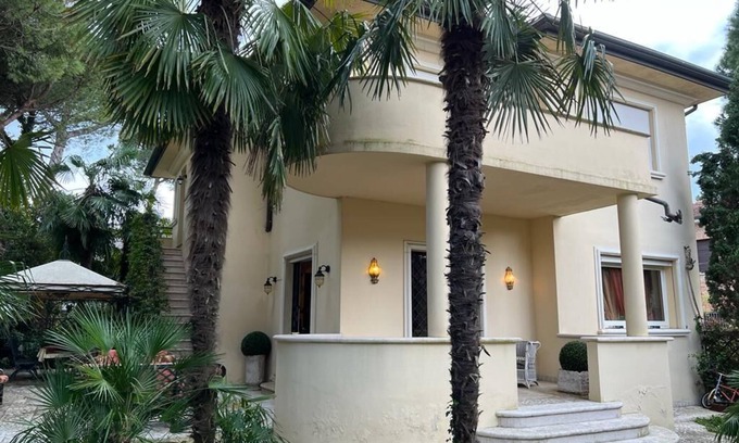 Milano Marittima Villa | Villa MIMA mit Garten auf zwei Etagen, 100 m vom Meer entfernt.
