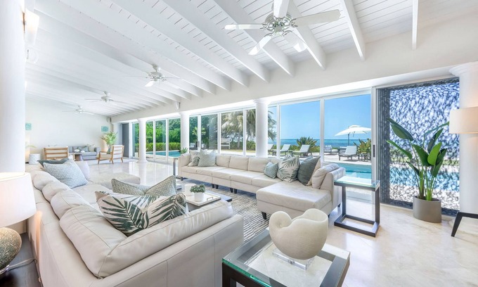 South Sound Haus | Villa Mora: Luxe Beachfront Villa w/ Backyard Snorkeling, Pool, Spa + Outdoor Kitchen