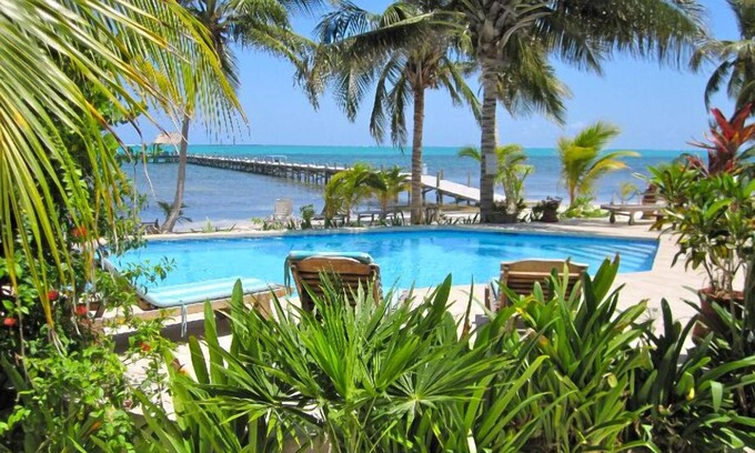 San Pedro Eigentumswohnung | Villa Natalia, Spektakuläres Penthouse am Strand, 3Bd / 3Ba, Strandpool, Pier Palapa