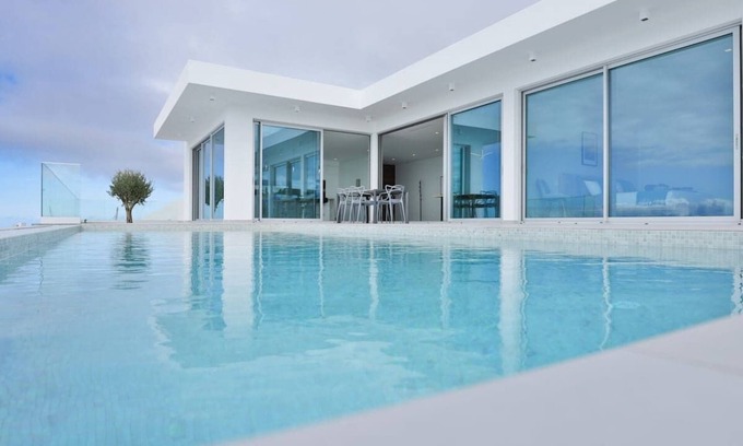 Prazeres Villa | Villa Noelia Ocean View