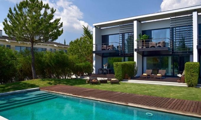 Carvalhal Villa | Villa 'Oasis' mit Gemeinschaftspool, Wi-Fi und Klimaanlage