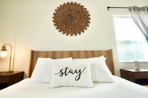 Crescent Beach Wohnung | Villa Olivō -2BR Modern Luxury-River & Ocean Access