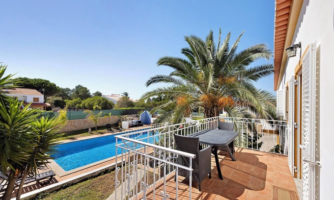 Aljezur Villa | Villa 'Oliveira' mit privatem Pool, privatem Garten und WLAN