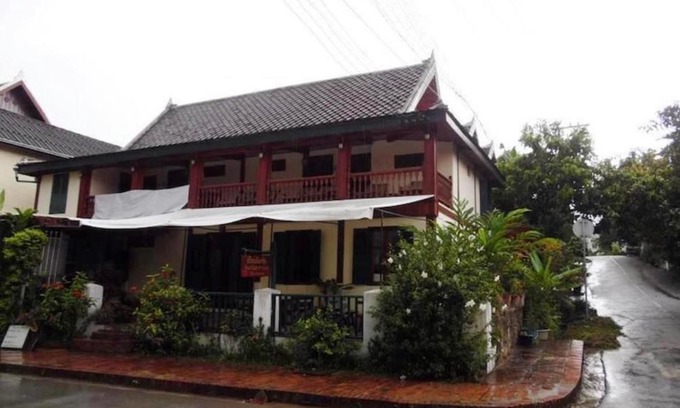 Luang Prabang Hotel | Villa Ouis NamKhan Riverside