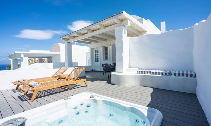 Oia Villa | Villa Pearl - Sonnenuntergang & Meerblick - Pool & privates beheiztes Spa im Freien