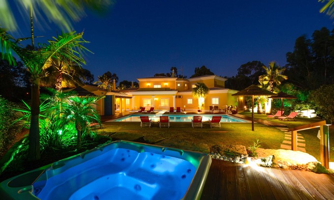 Penina Villa | Villa Penina Gardens mit beheiztem Pool, Jacuzzi und tropischen Gärten