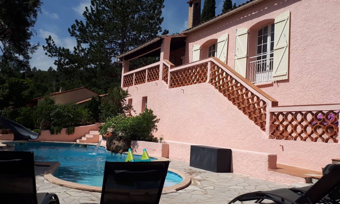 Taradeau Villa | Provenzalische Villa mit privatem beheiztem Pool, 14 Personen, Spielzimmer