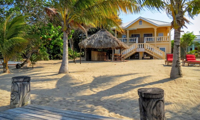Sittee River Village Villa | Villa Rising Sun Beachfront mit Beach Bar & Dock