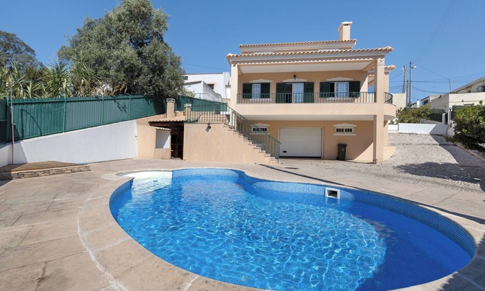 Carvoeira Villa | Villa 'Vivenda De São Marcos' mit privatem Pool, privater Terrasse und Wi-Fi
