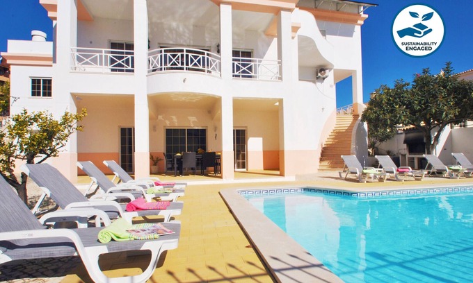 Montechoro Villa | MAGNIFICENT VILLA, WITH WI-FI, GAMES ROOM, AIR CON AND LARGE PRIVATE HEATABLE POOL