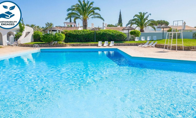 Aldeia do Golfe Skihütte | Villa w/ Terrace, BBQ & Pool – Vilamoura