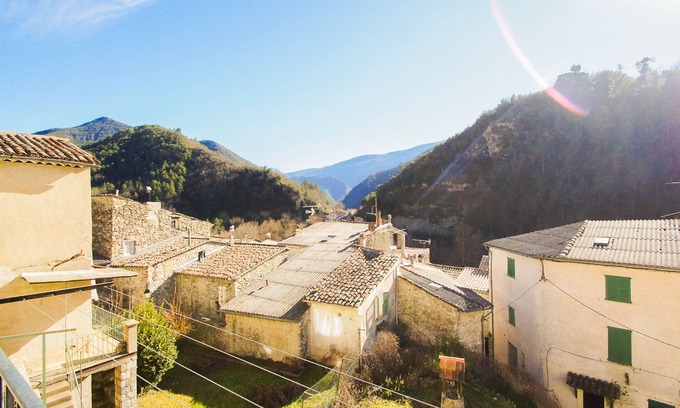 Roquesteron Wohnung | Village house with garden, between River and Mountain