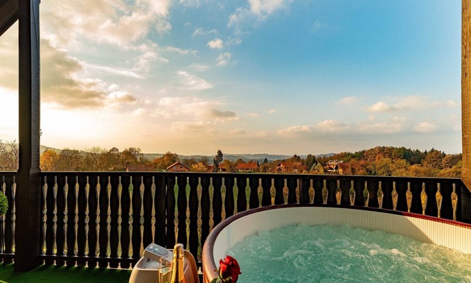 Donja Stubica Haus | Vinogradarov San - One Bedroom Holiday Home with Hot Tube