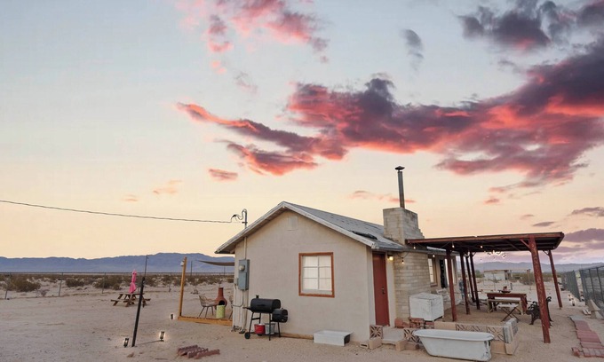 Wonder Valley Kabine | Vintage Joshua Tree Park Gem! Old Dale Ranch Retreat on private 5 acres.