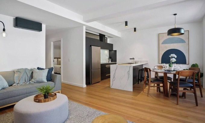 Hobart Central Business District Wohnung | Vintage Suite at Saddlers Embrace a Cafe Lifestyle