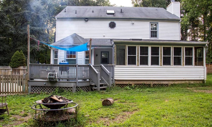 Chesterfield Haus | Virginia poolside Oasis: your Woodland Escape