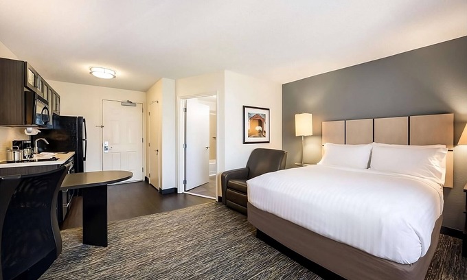 Bryant Pattengill West Resort | Visit University of Michigan Museum of Natural History! Pets Allowed, Kitchen!