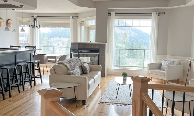Bear Mountain Resort Haus | Vista 18 - Beautiful home with views of the 18th fairway