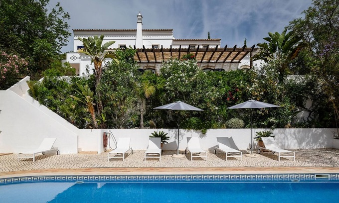 Corte Vidreiro Villa | Eine schöne, charmante Villa mit vier Schlafzimmern, mit privatem Garten und Pool