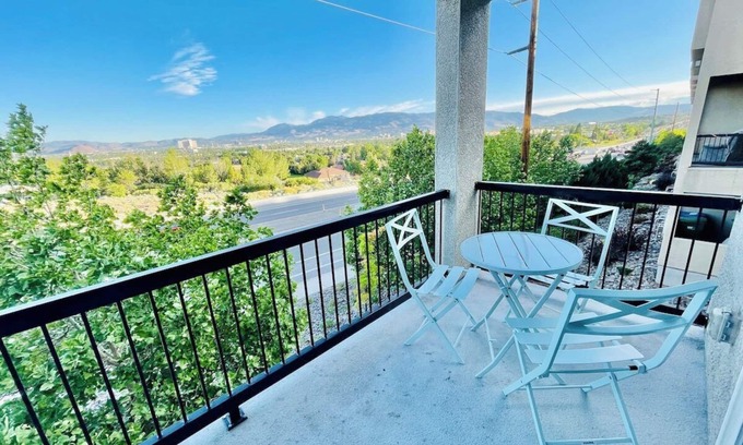 Sparks Haus | Vista Retreat,10 Min to Convention Center,4TVs