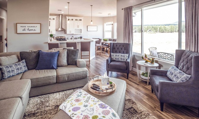 Fort Valley Haus | ‘Vistas Bonitas’ Home w/ Patio: 7 Mi to Snowbowl!